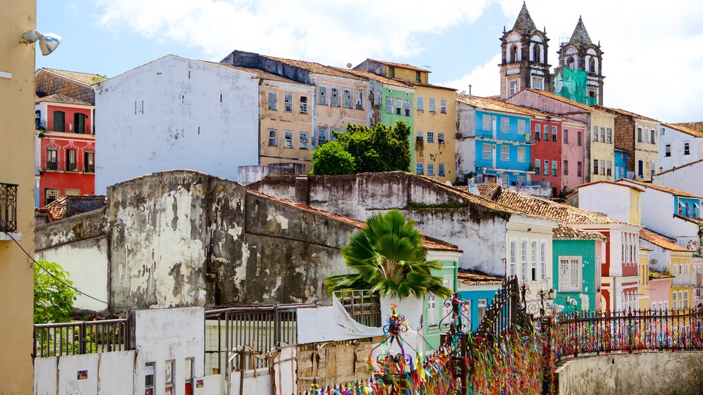 Igreja de Nossa Senhora do Rosário dos Pretos mettant en vedette éléments du patrimoine