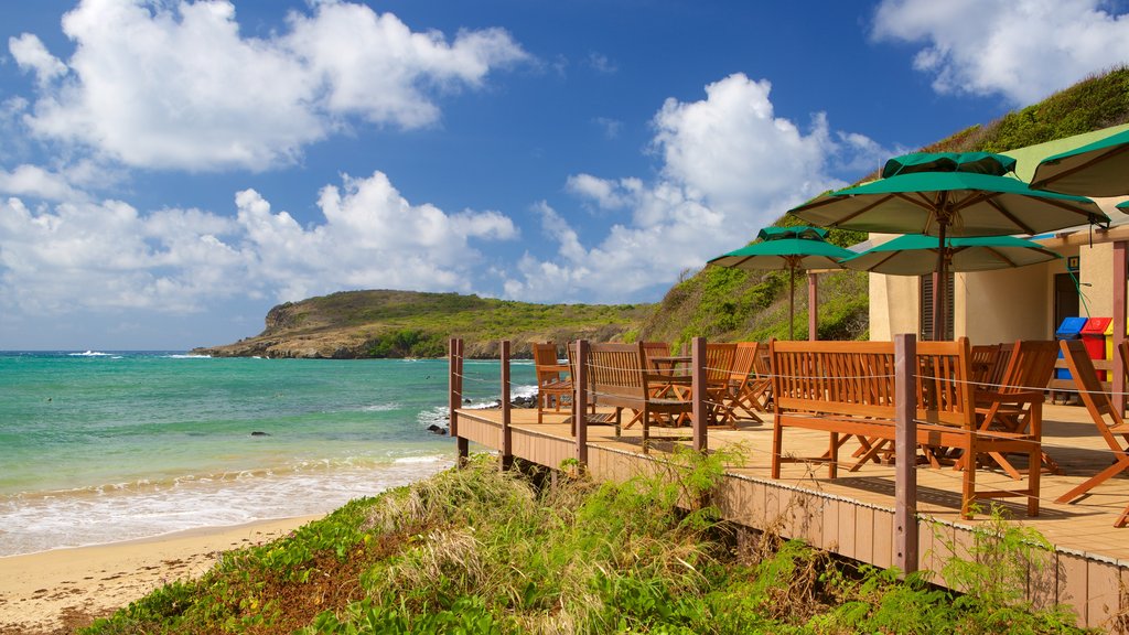 Praia do Sueste presenterar en strand och kustutsikter