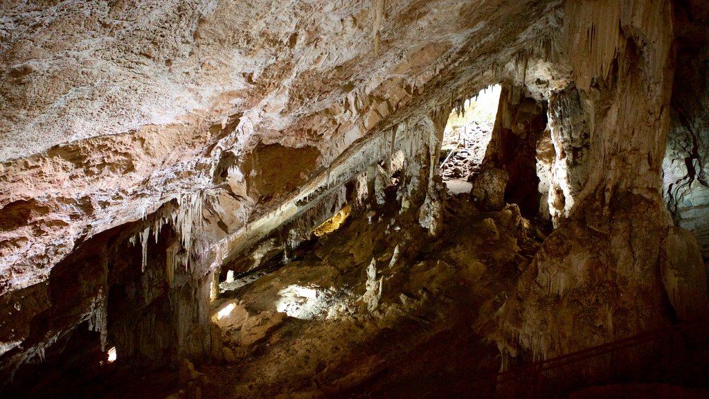 Grutas de São Miguel joka esittää luolat