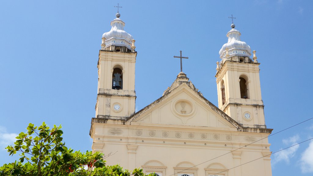 Maceio Metropolitan Cathedral which includes a church or cathedral, heritage elements and religious elements