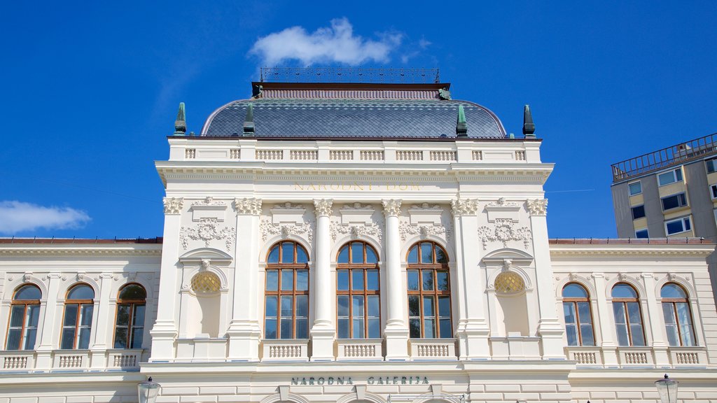 Sloveniens Nationalgalleri og byder på historiske bygningsværker