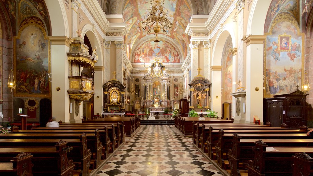 Iglesia Franciscana de la Anunciación mostrando vistas interiores, aspectos religiosos y una iglesia o catedral