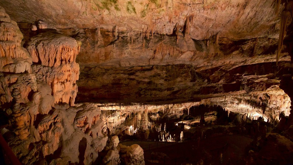 Grutas de Postjona que inclui cavernas