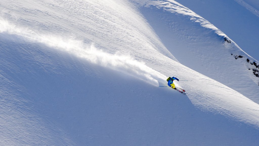 Wintersportplaats Cerro Chapelco toont skiën en sneeuw en ook een man