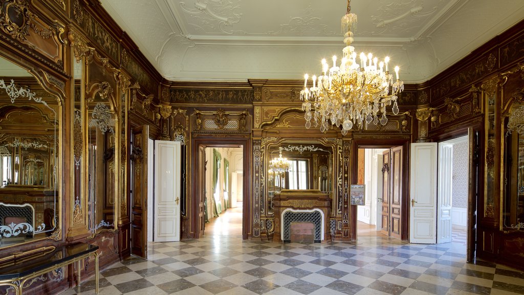 Palacio de Festetics ofreciendo castillo o palacio y vista interna