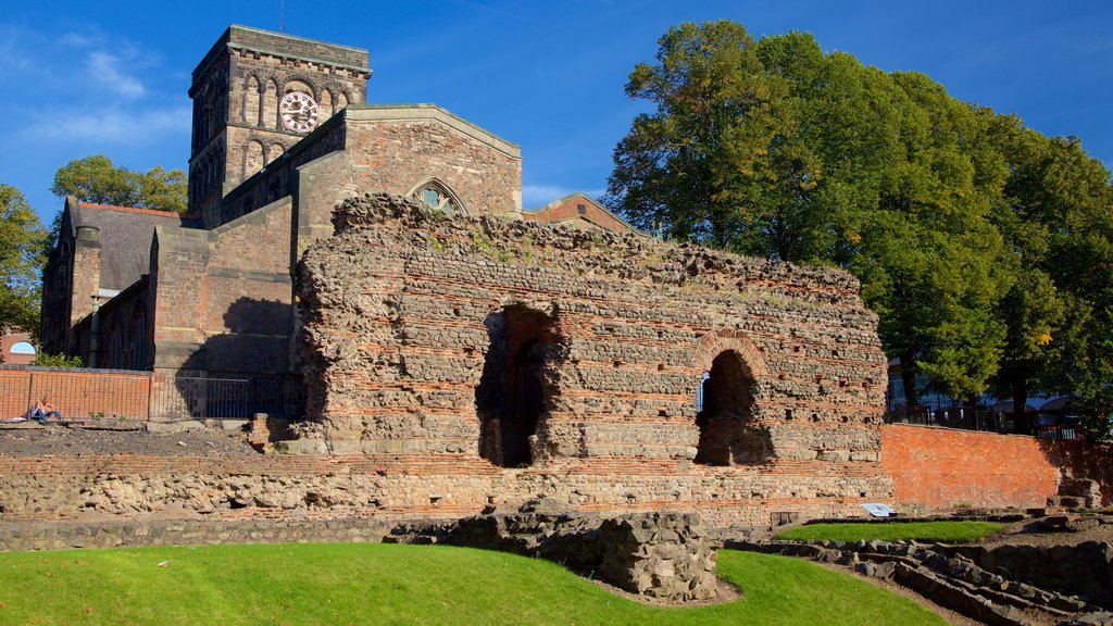 Jewry Wall que inclui uma ruína e elementos de patrimônio