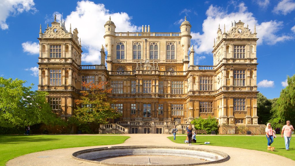 Nottingham que incluye arquitectura patrimonial, un castillo y una fuente