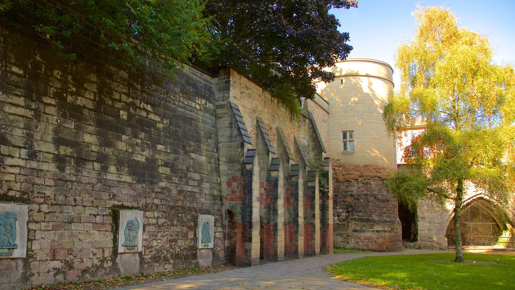 Nottingham Castle featuring heritage elements and a castle