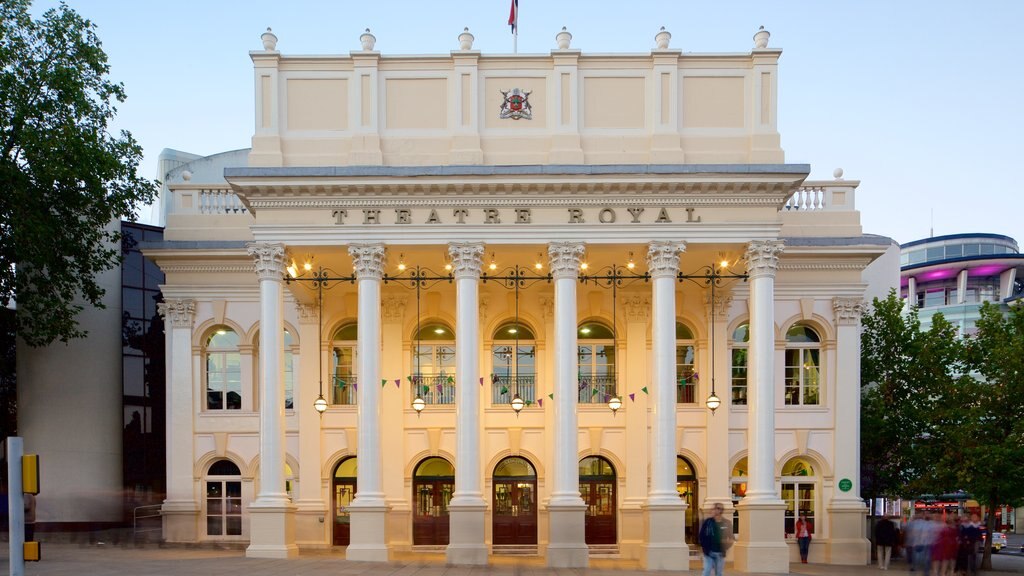 Theatre Royal ofreciendo escenas de teatro y patrimonio de arquitectura