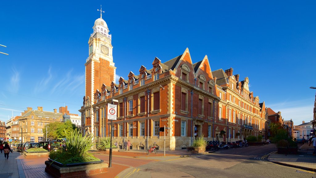 Leicester Town Hall que incluye imágenes de calles, un edificio administrativo y arquitectura patrimonial