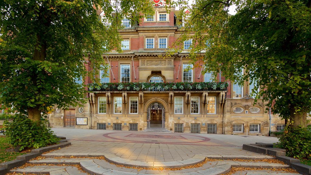 Leicester Town Hall featuring an administrative building, heritage architecture and a square or plaza