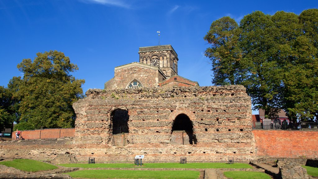 Jewry Wall que inclui elementos de patrimônio e uma ruína