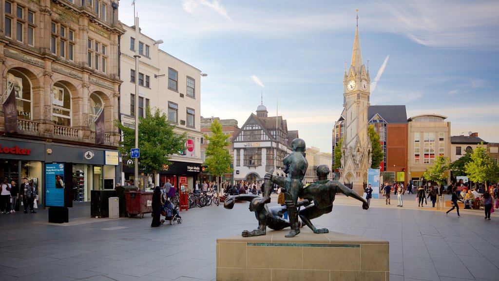 Leicester que incluye una ciudad, una plaza y una estatua o escultura