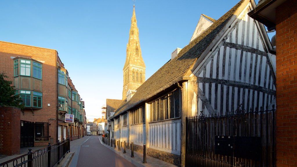 Leicester featuring street scenes and heritage elements