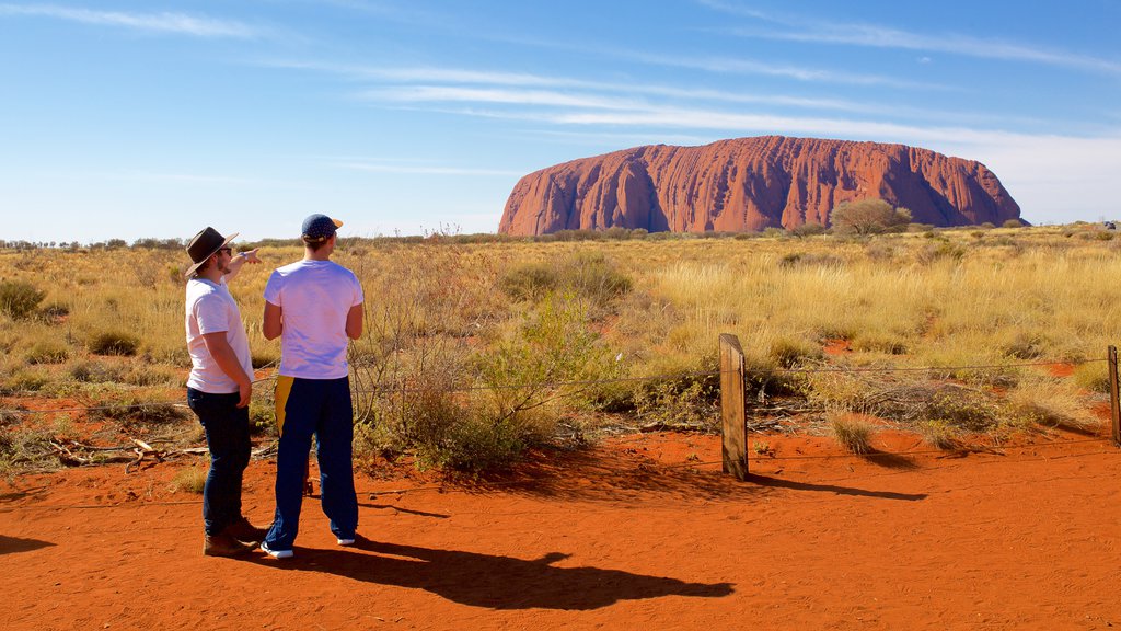 Uluru showing landscape views and desert views as well as a couple