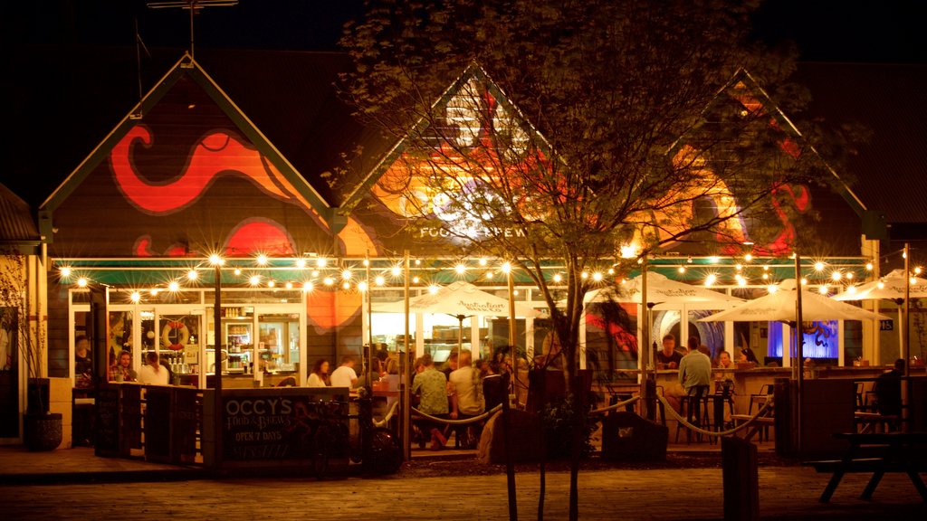 Dunsborough som inkluderar al fresco-restauranger och nattliv