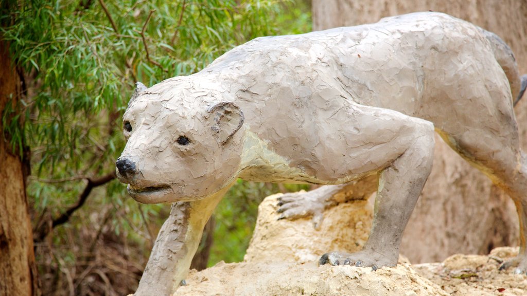 Gua Mammoth menunjukkan patung