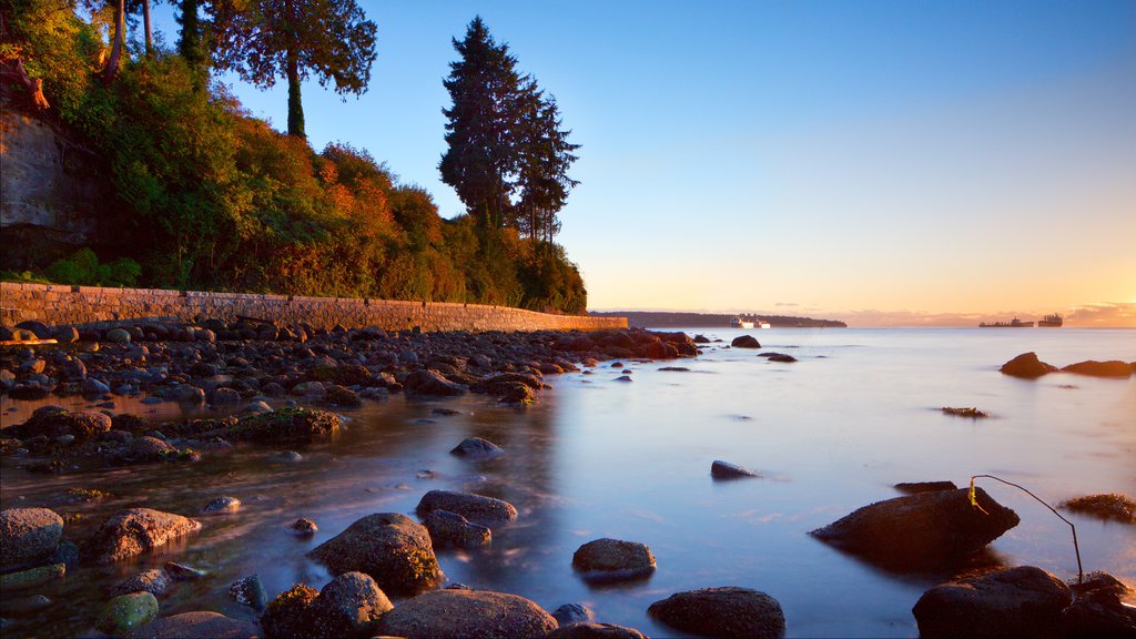 Stanley Park showing rocky coastline