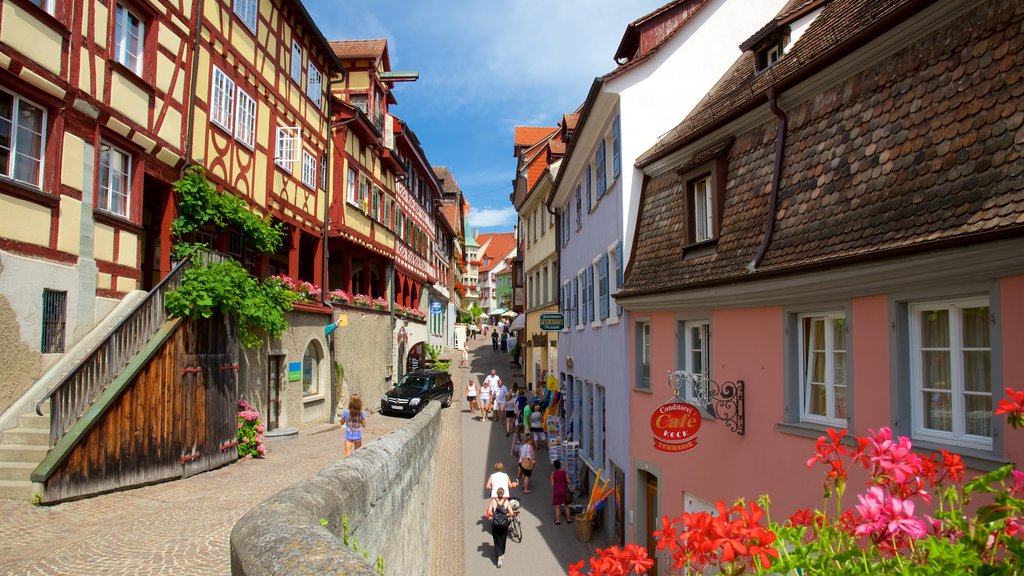 Meersburg que incluye escenas urbanas y una pequeña ciudad o pueblo