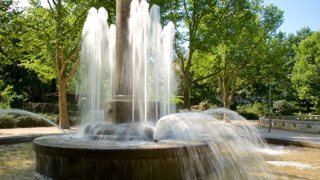 Schöneberg mettant en vedette fontaine