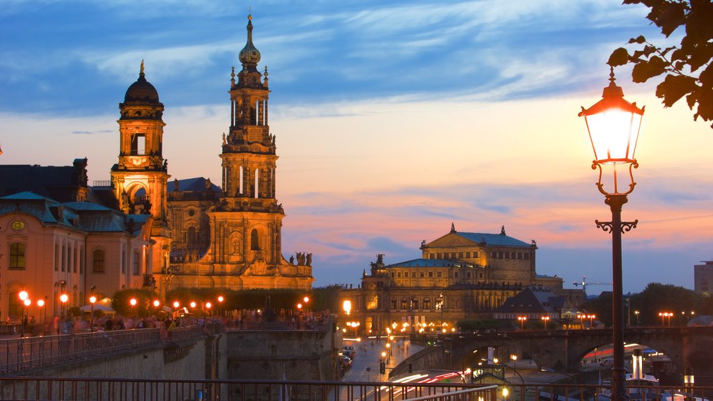 Bruehl\'s Terrace showing a sunset and a city