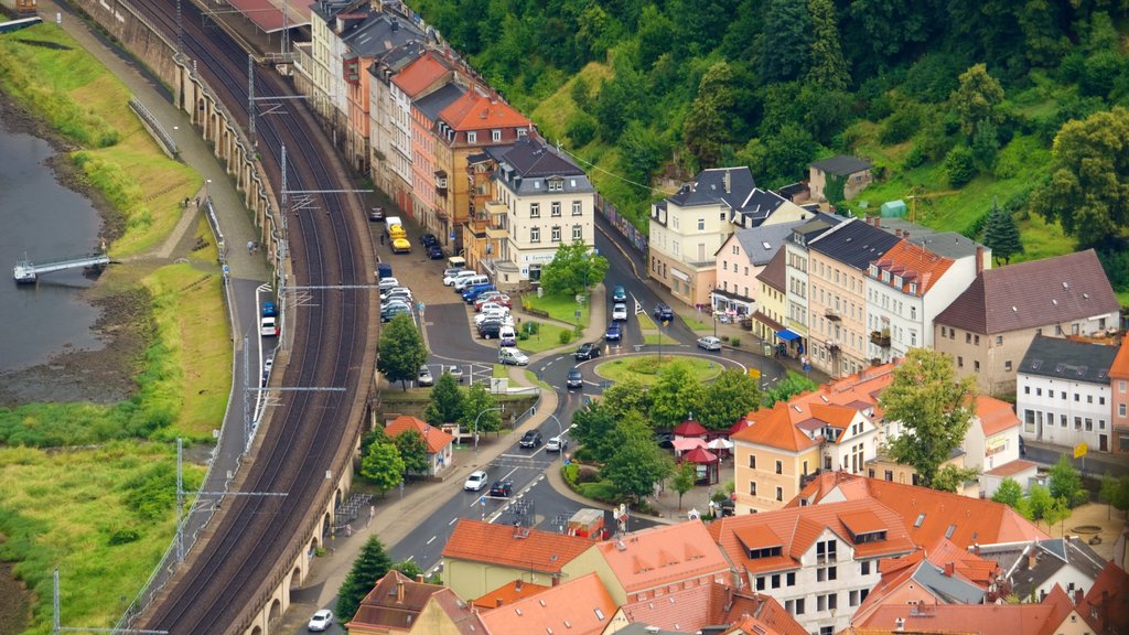 Koenigstein mostrando una pequeña ciudad o aldea