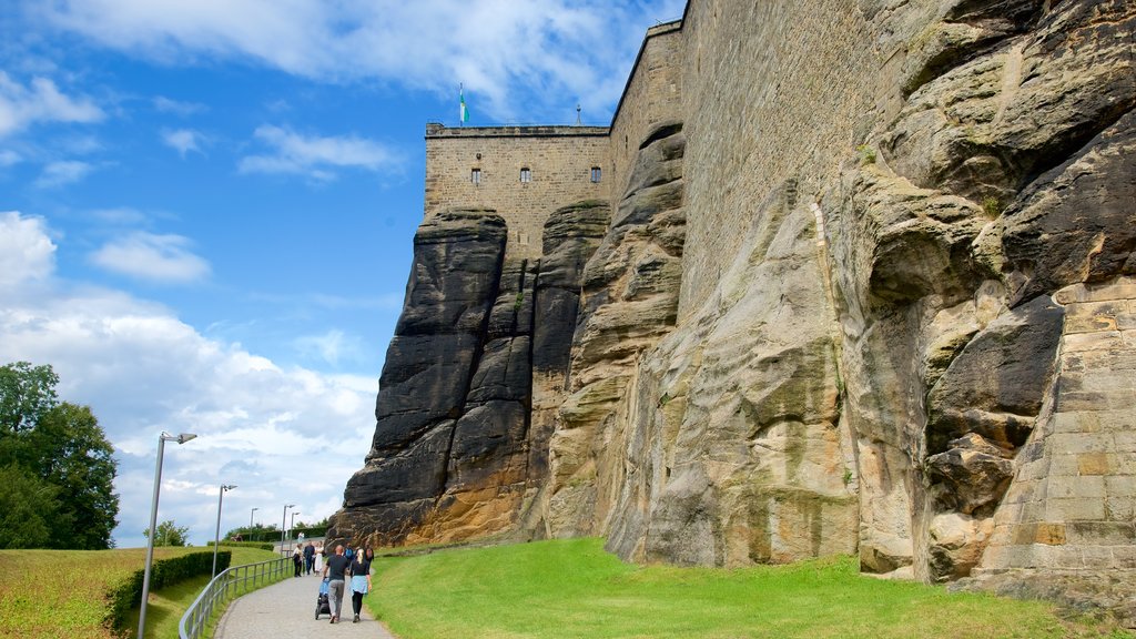 Fortaleza de Koenigstein que inclui um castelo