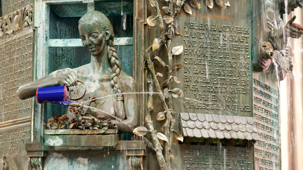 Villingen-Schwenningen caracterizando uma estátua ou escultura e uma fonte