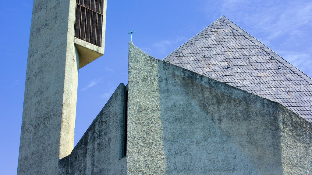 Schoeneberg mostrando una iglesia o catedral