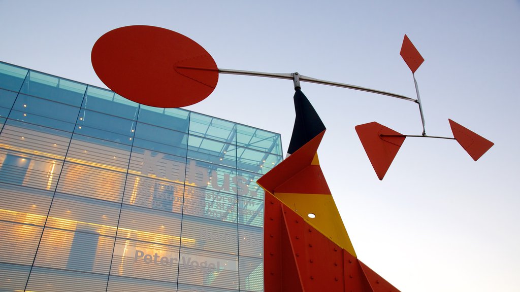 Schlossplatz showing outdoor art and modern architecture