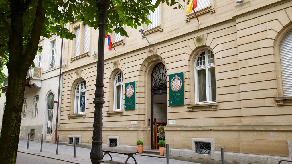 Faberge Museum showing street scenes