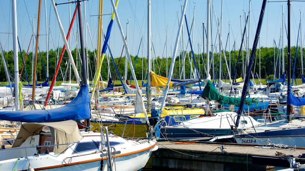 Cospudener Lake showing boating