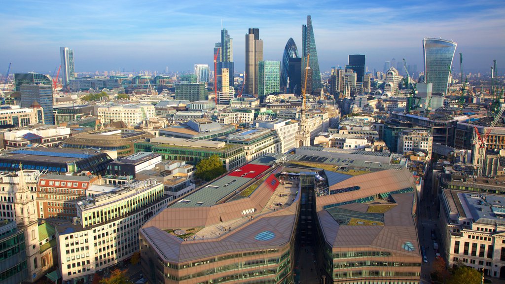 Ciudad de Londres mostrando distrito financiero central y una ciudad