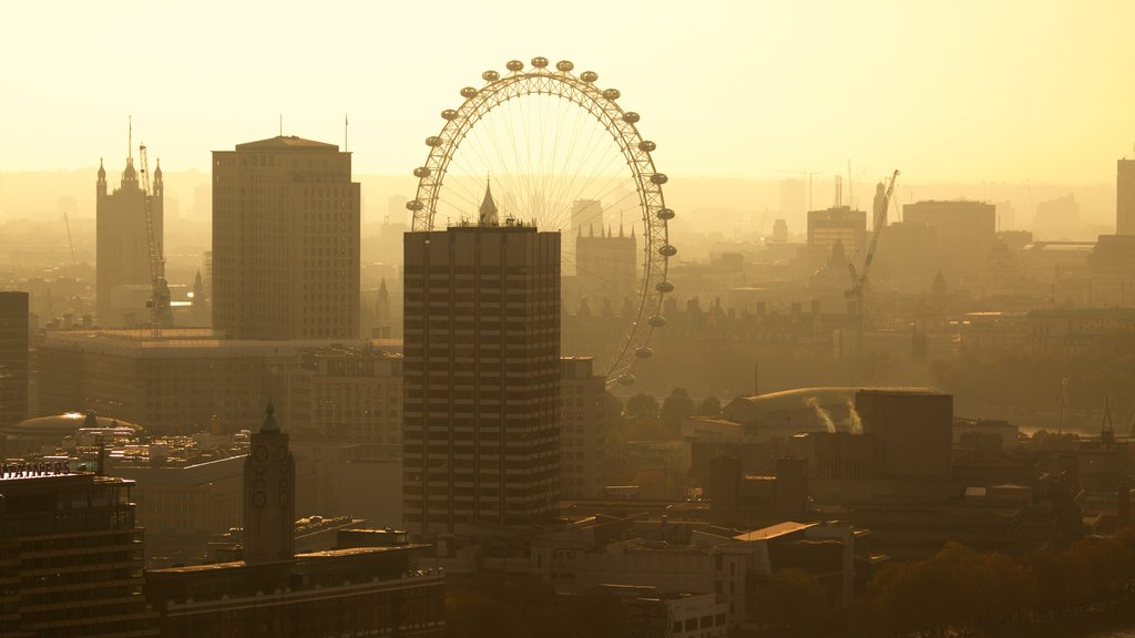 Ciudad de Londres que incluye un atardecer, horizonte y una ciudad