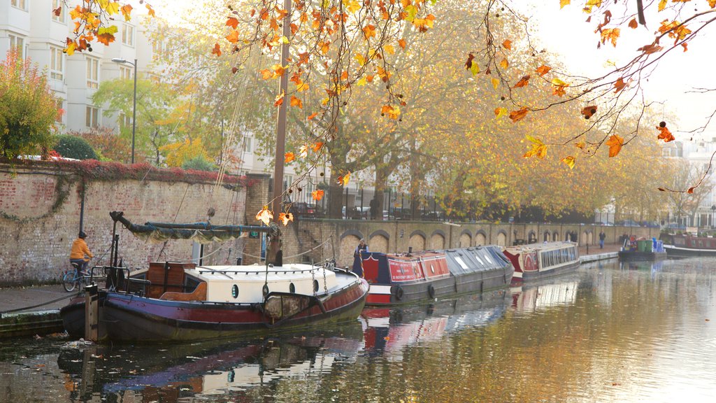 Little Venice mostrando canoagem, um jardim e folhas de outono