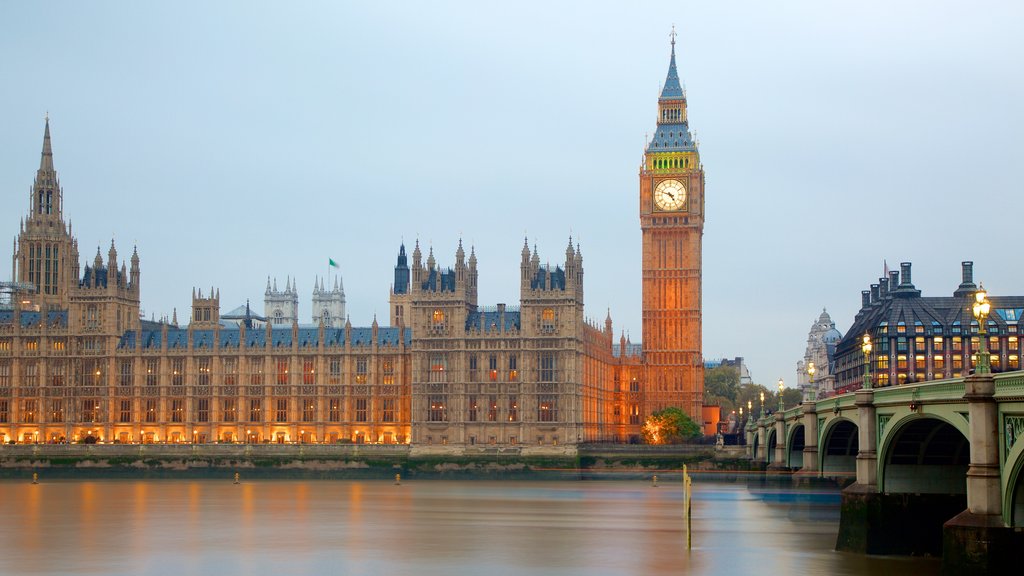 Houses of Parliament mostrando um monumento, uma ponte e um edifício administrativo