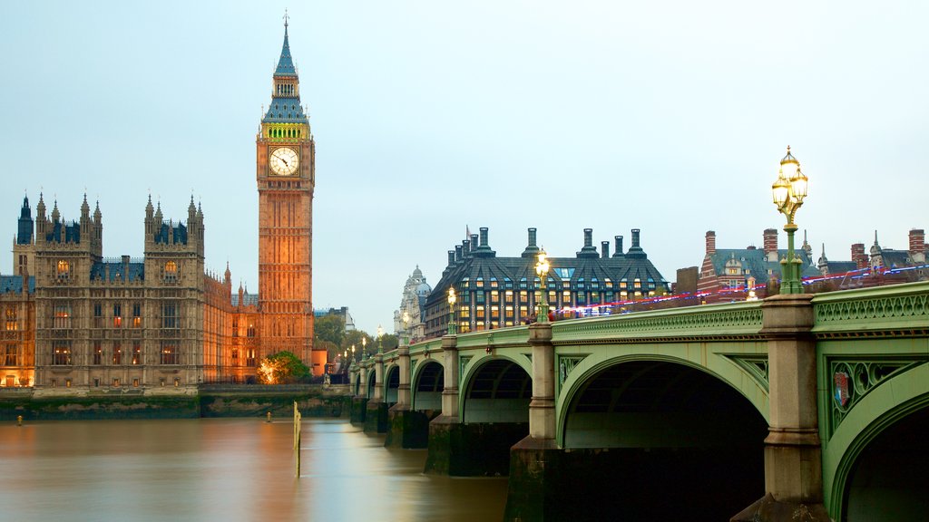 Houses of Parliament showing a bridge, a monument and an administrative building