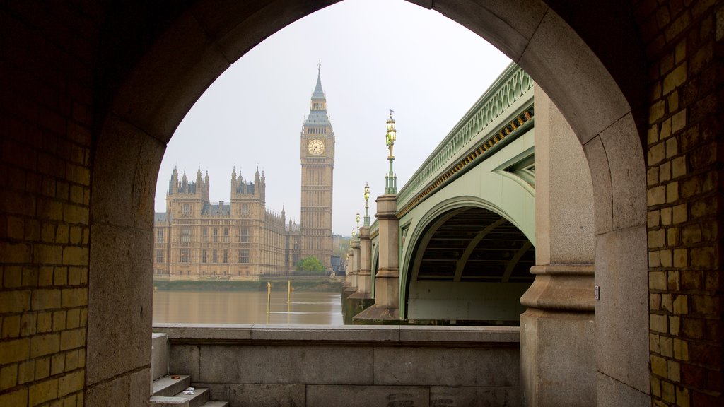 Houses of Parliament showing a monument, a bridge and an administrative building