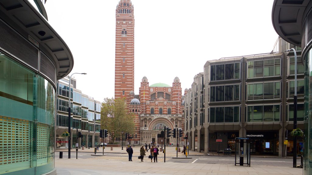 Kathedraal Westminster toont een kerk of kathedraal, een stad en historische architectuur