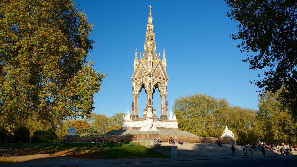 Albert Memorial showing a garden