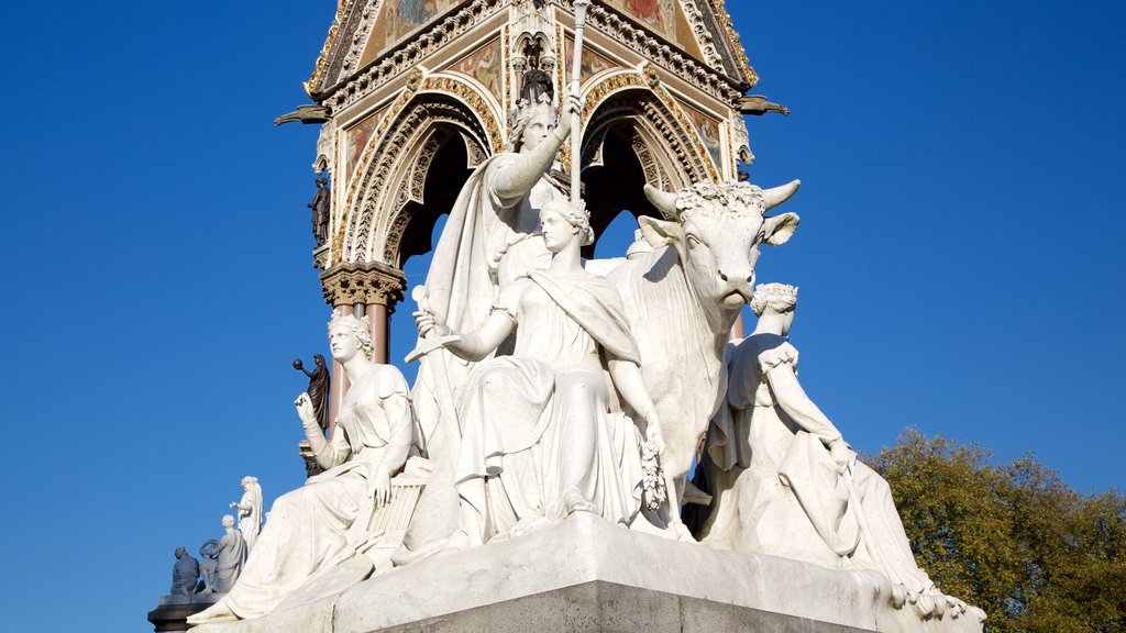 Albert Memorial ofreciendo una estatua o escultura