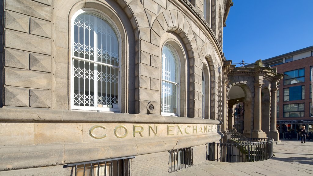 Corn Exchange mettant en vedette signalisation et patrimoine historique