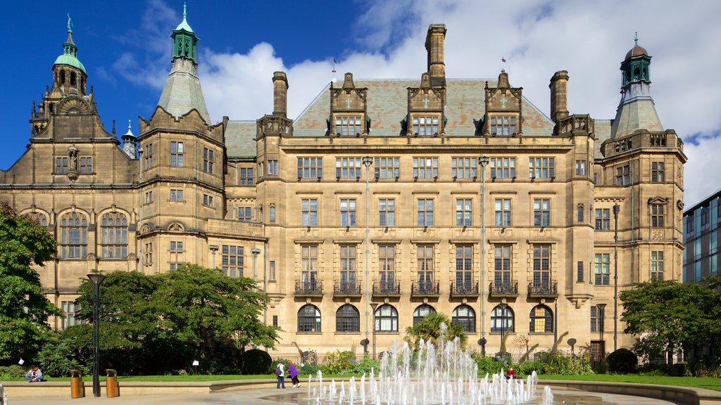 Sheffield Town Hall que inclui arquitetura de patrimônio, um edifício administrativo e uma fonte