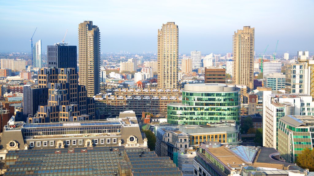 Barbican Arts Centre showing a high-rise building, a city and skyline