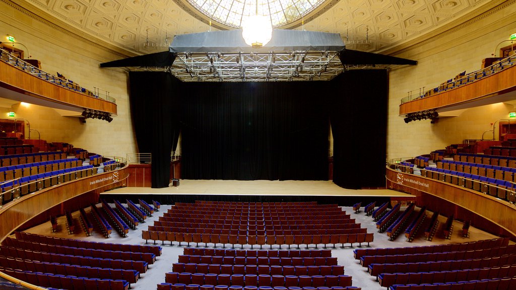 Ayuntamiento de Sheffield mostrando escenas de teatro y vistas de interior