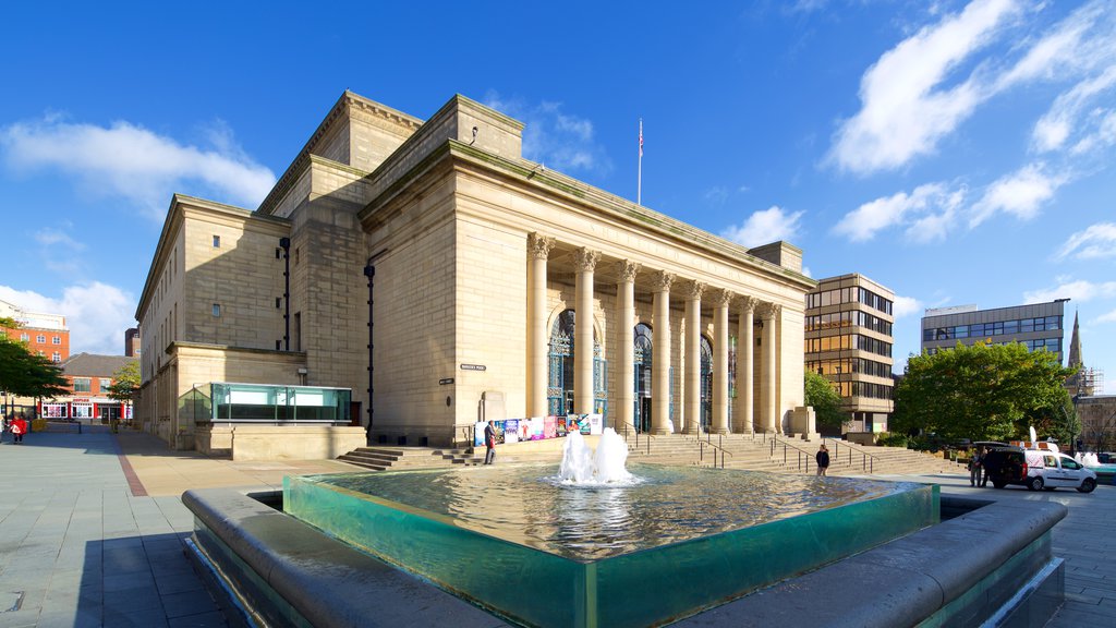 Ayuntamiento de Sheffield ofreciendo escenas de teatro, arquitectura patrimonial y una fuente