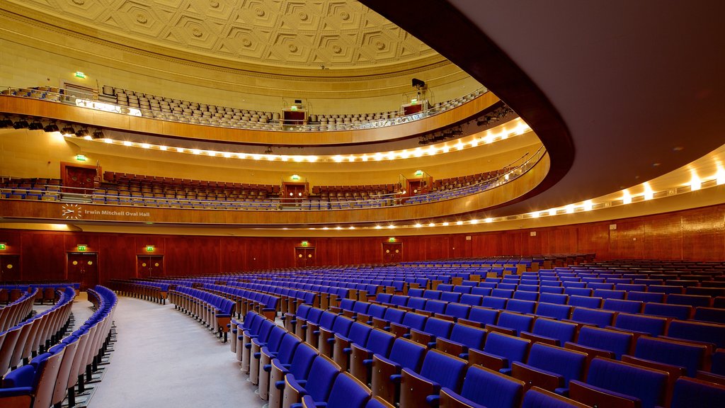 Prefeitura de Sheffield mostrando cenas de teatro e vistas internas