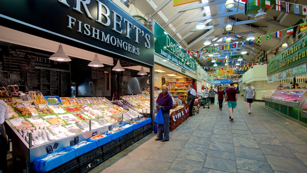 Leeds Kirkgate Market yang mencakup pasar, makanan dan pemandangan interior