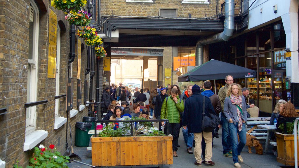 Londres que incluye imágenes de calles, mercados y comidas al aire libre