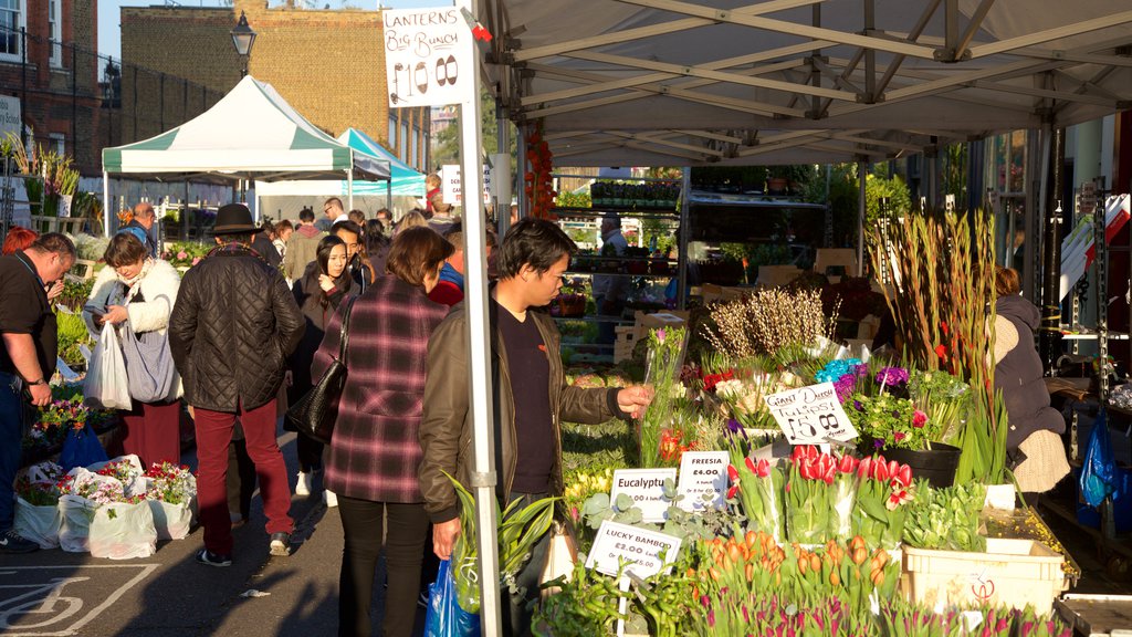 London featuring flowers, shopping and markets